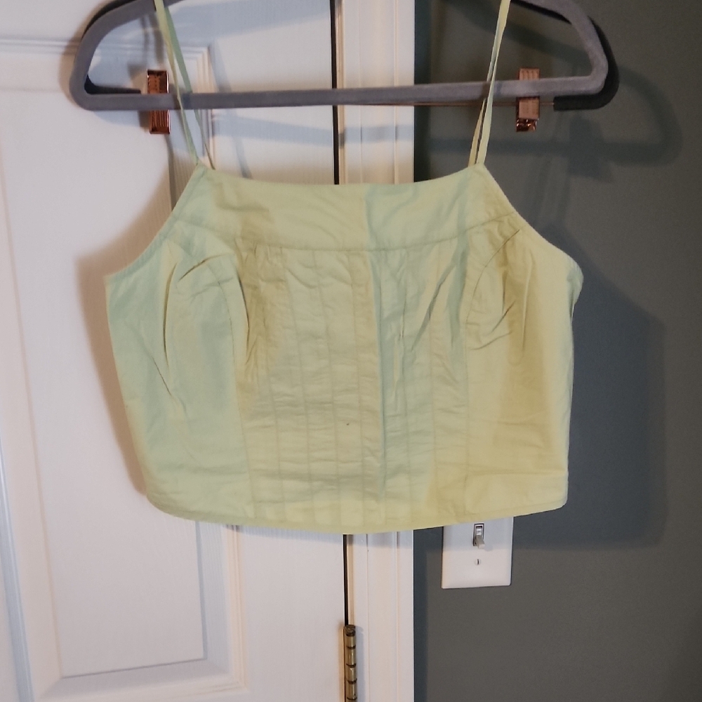 Green sleeveless crop with fitted bustier style